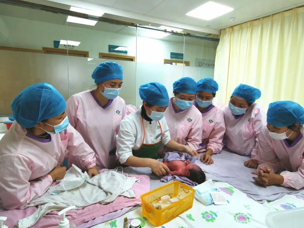 禄丰县妇婴监护型护送